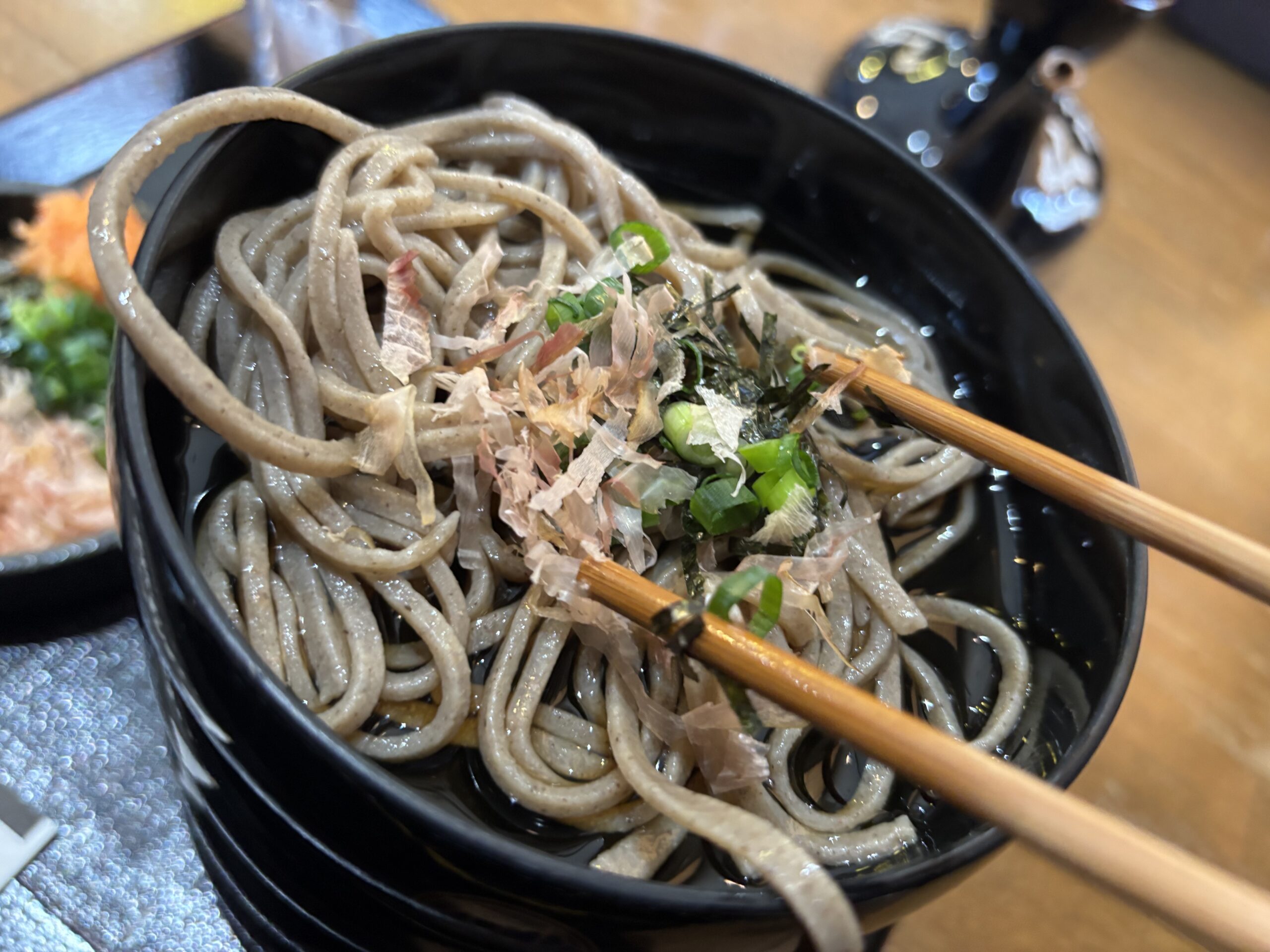 砂屋の割子そばと薬味