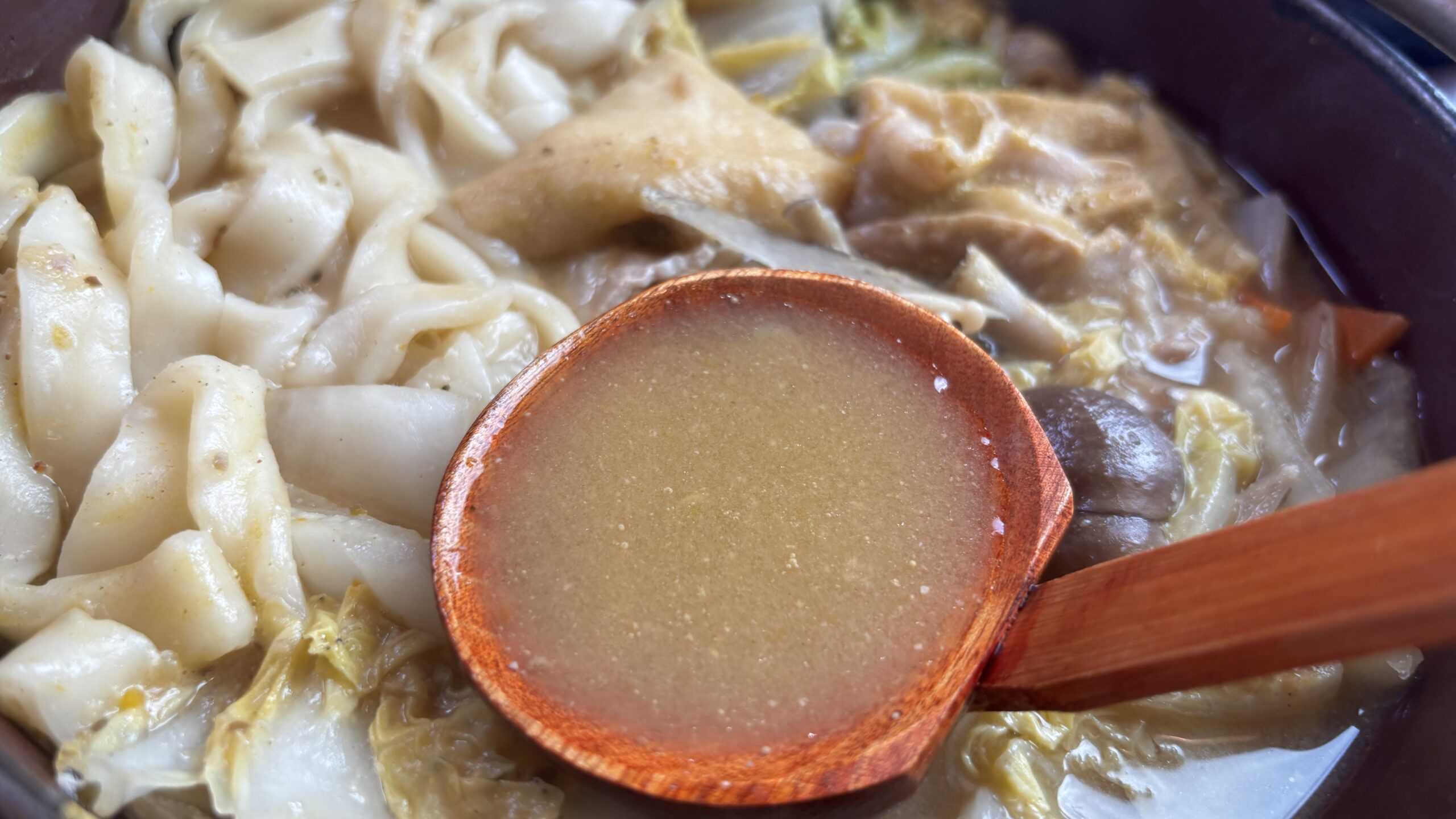 歩成のほうとうの黄金スープ