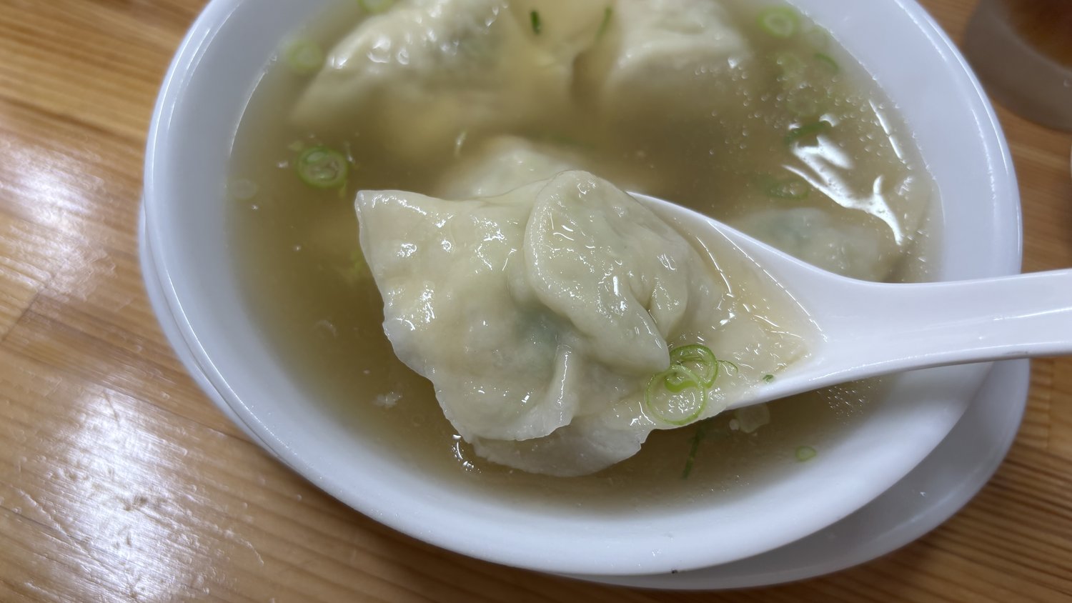 駅裏の美鈴の水餃子の餃子